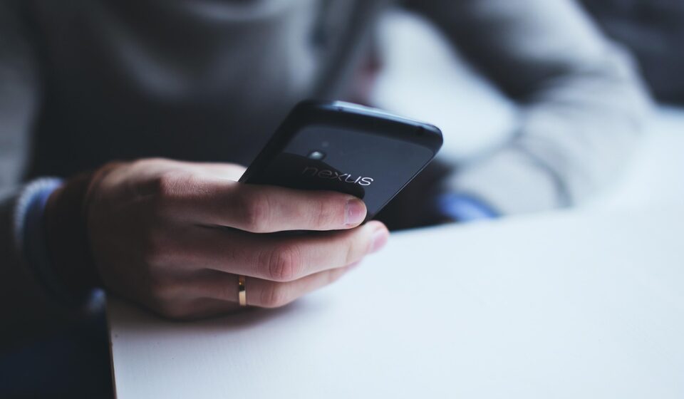 smartphone, technology, mobile phone, lg, google nexus 4, touchscreen, touch, hand, holding, holding phone, wireless, wireless technology, communication, texting, messaging, chatting, smartphone, smartphone, mobile phone, texting, texting, texting, texting, texting, chatting