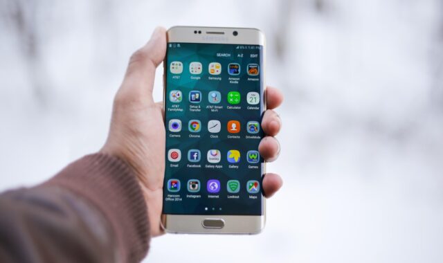 samsung, smartphone, hand, holding, wireless, display, phone screen, mobile apps, technology, apps, mobile phone, screen, touchscreen, applications, samsung galaxy s6 edge plus, samsung, samsung, smartphone, smartphone, smartphone, smartphone, smartphone, technology, apps, apps, mobile phone, mobile phone, mobile phone, mobile phone
