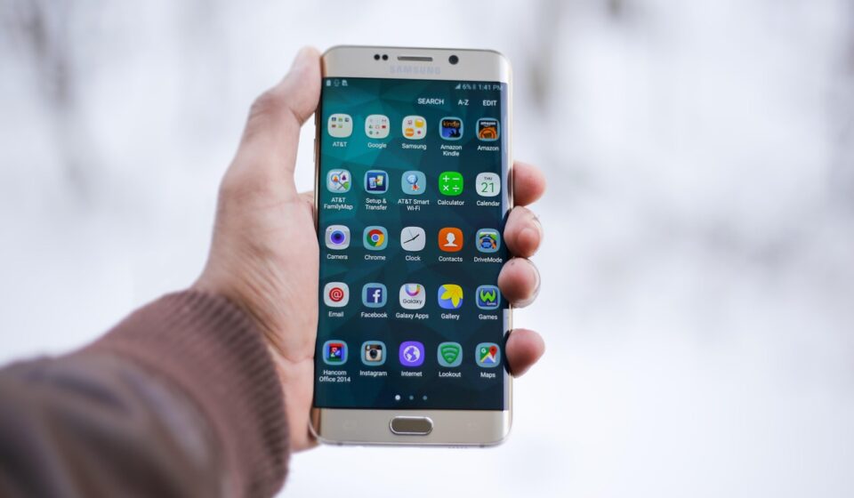samsung, smartphone, hand, holding, wireless, display, phone screen, mobile apps, technology, apps, mobile phone, screen, touchscreen, applications, samsung galaxy s6 edge plus, samsung, samsung, smartphone, smartphone, smartphone, smartphone, smartphone, technology, apps, apps, mobile phone, mobile phone, mobile phone, mobile phone