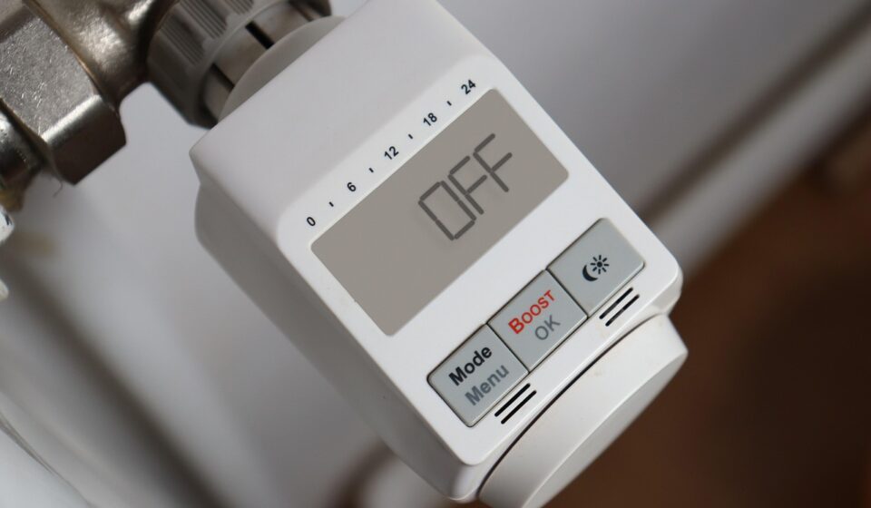 energy crisis, thermostat, heating, cooler, temperature, radiator, heat, cold, warmth, energy, heating costs, regulate, temperature controller, to adjust, save energy, save costs, winter, energy crisis, thermostat, thermostat, thermostat, thermostat, thermostat, radiator, radiator