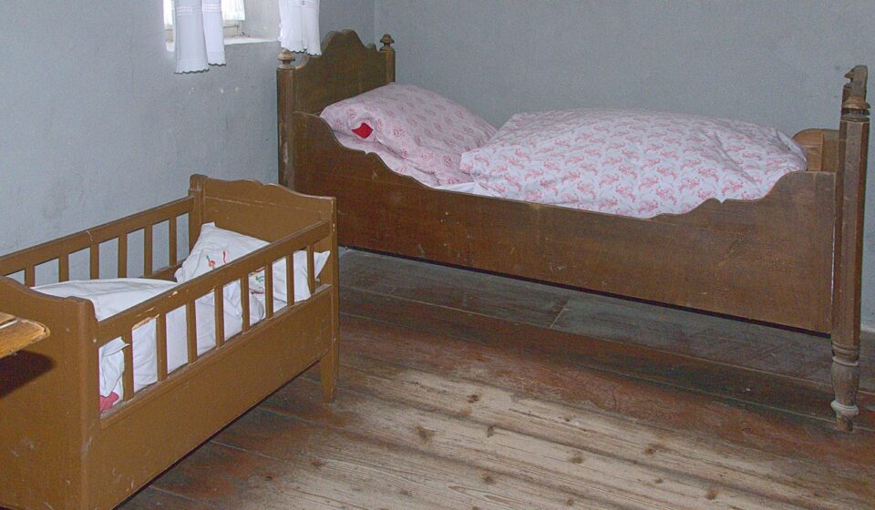farmhouse, cot, bedroom, bed, room, museum, vintage, interior design, furniture, cot, cot, cot, cot, cot, bedroom, bedroom