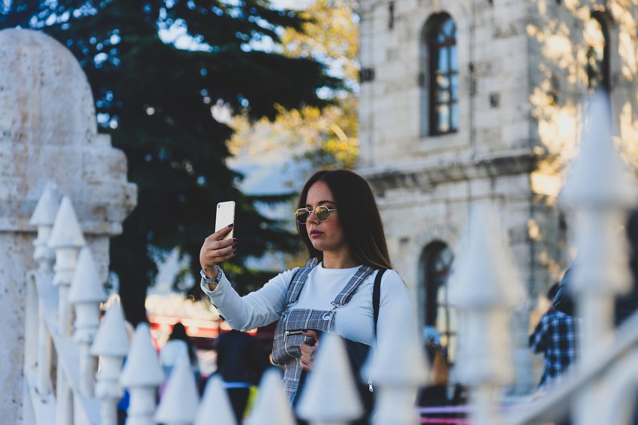 cool, woman, young, shoot, photography, selfie, mobile, mobile device, smart, smartphone, outside, white, eyeglasses