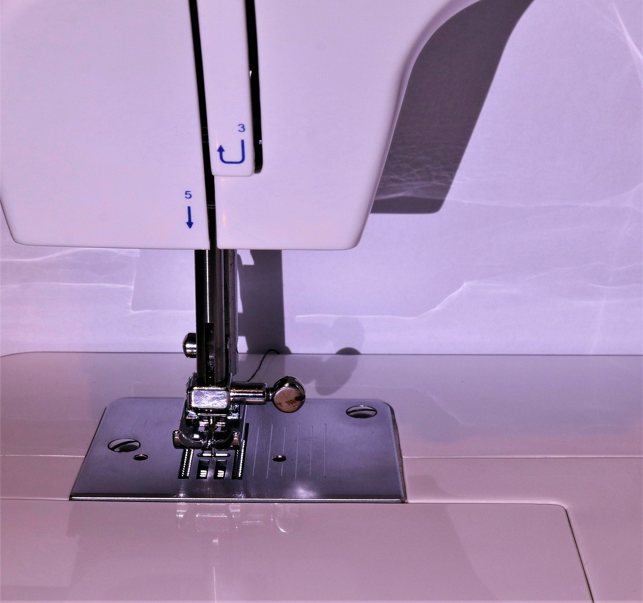 presser foot, stitch plate, nähschaft, tool, close up, needle holder, metal, screws, thread guide, needle clamp guide, fabric driver, pay