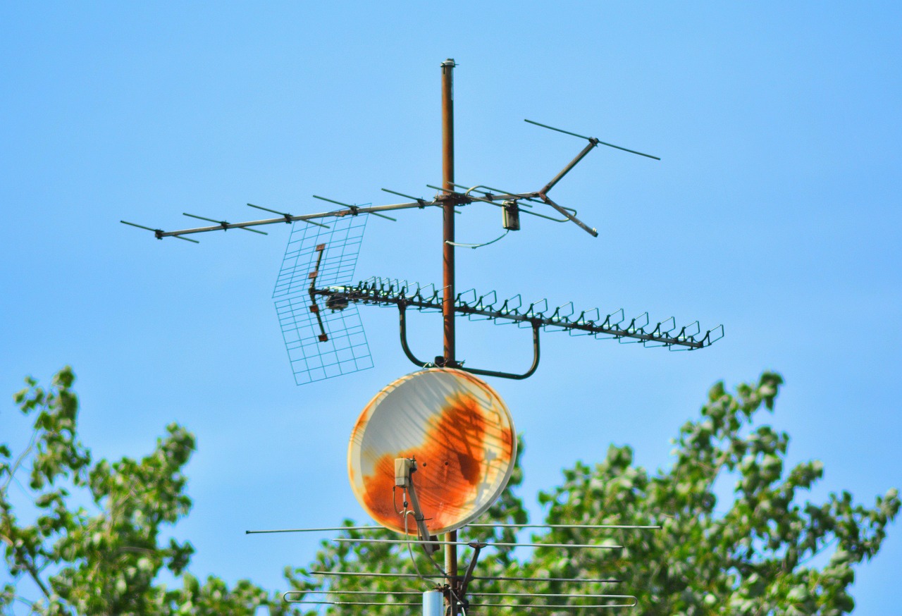 antenna, tv antenna, sat, satellite tv, satellite reception, satellite broadcasting, tv, watch tv, television reception, parabolic antennas, rusted, old, antiquated, home antenna, roof antenna, historical, weathered, antenna, antenna, antenna, antenna, tv antenna, tv antenna, tv antenna, tv antenna, tv antenna
