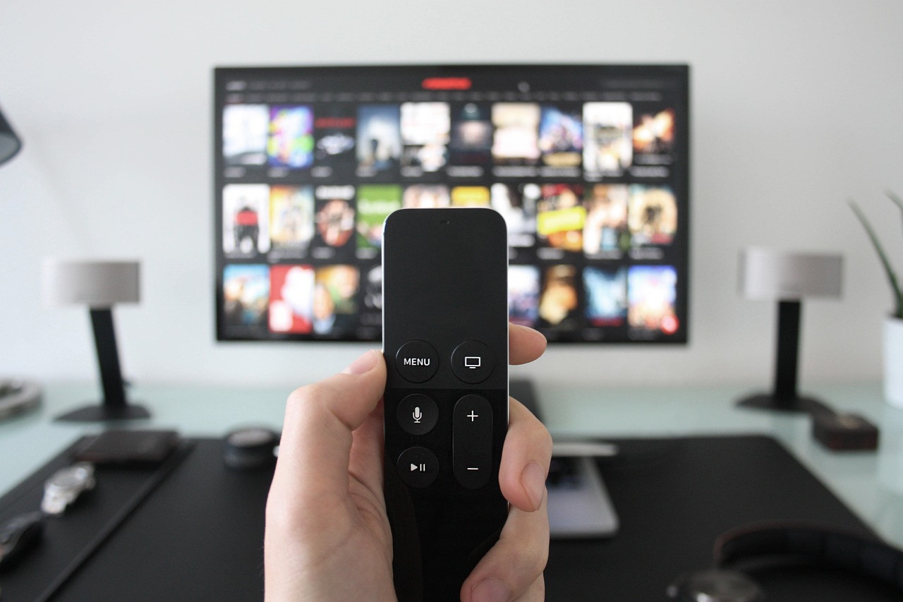 room, office, modern, lectronic, technology, tv, screen, remote control, work, desk, table, gray office, gray technology, gray work, gray room, gray table, gray desk, remote control, remote control, remote control, remote control, remote control