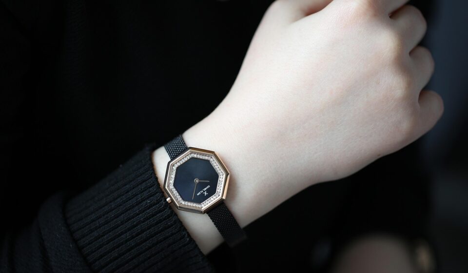 woman, time, gift of jewelry, design, chic, love, product, model, gold, souvenir