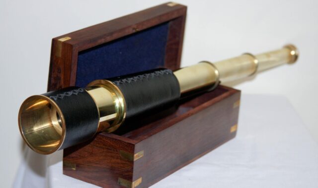 brass captain's bezel, stylish nautical telescope, nautical telescope in a box, a sailing telescope for a gift, former telescope, nautical gift, nautical decoration